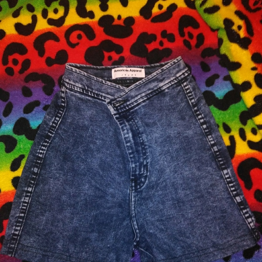 Shorts - Picture 2 of 3